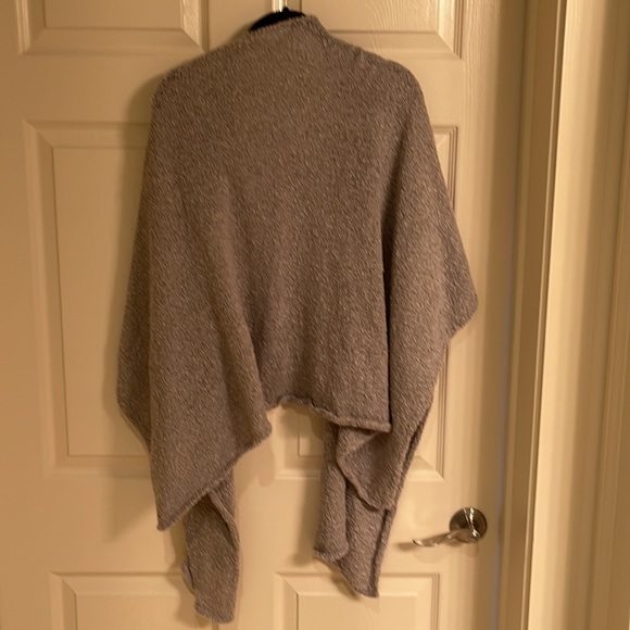 Soma capelet - Picture 2 of 3